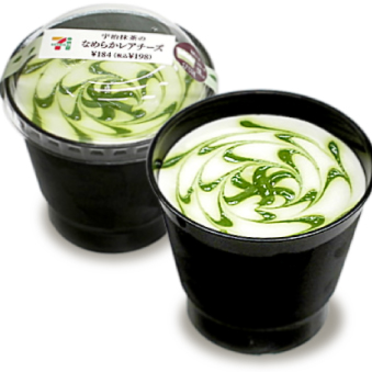 売り切れ続出!宇治抹茶のなめらかレアチーズ《コンビニ抹茶スイーツ》